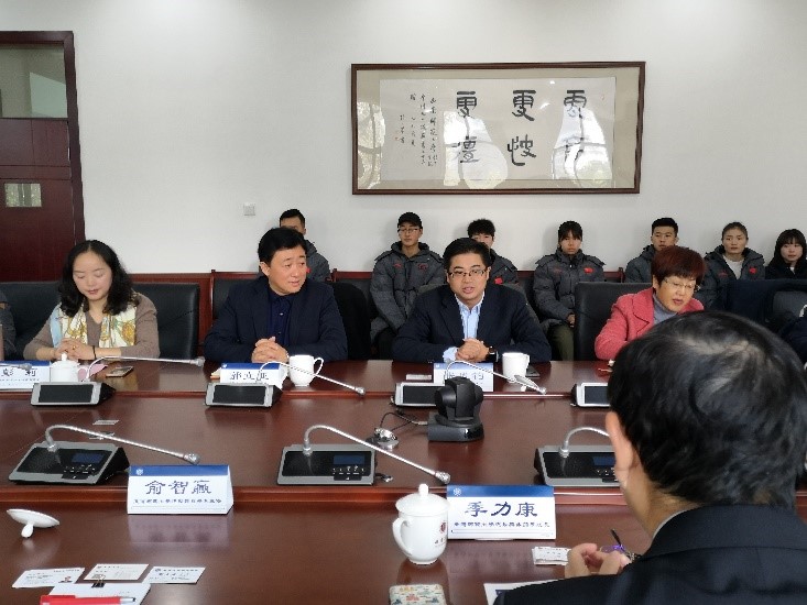 2.港澳台办体育训练营张发钧同志致欢迎词.jpg 玩球直播平台